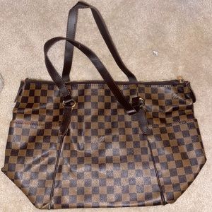 *NOT AUTHENTIC* Louis Vuitton purse